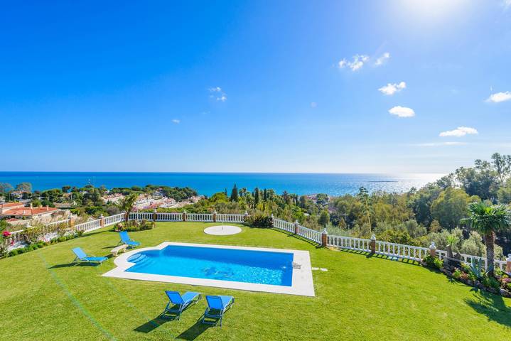Villa for 14 people, with garden in Benalmádena