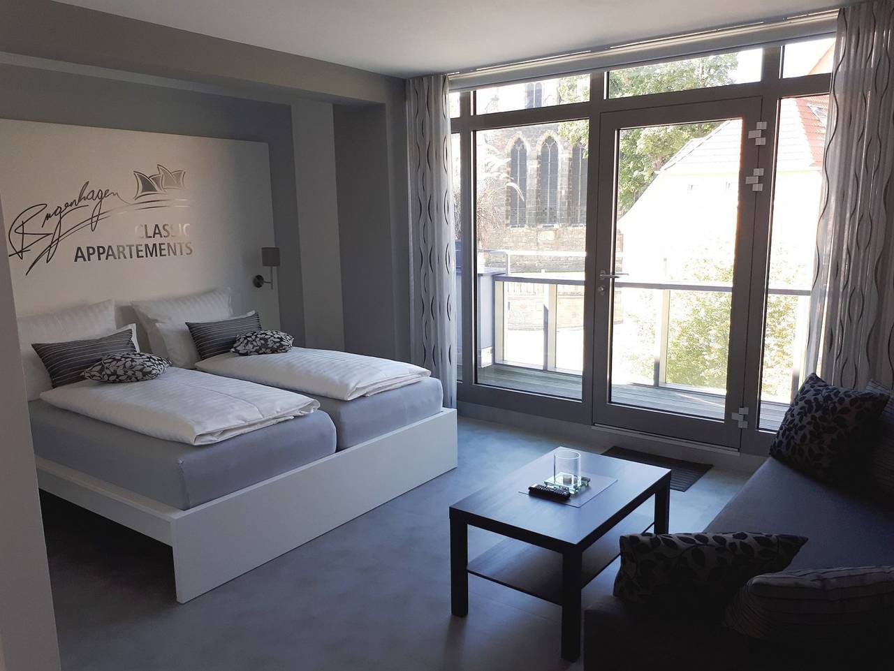 Ganze Ferienwohnung, Bugenhagen - Classic Appartements - 4 Fw 4 m. 1 komb. Wohn-Schlafr., Küchenzeile, Du+Wc, 3 P., 2. Og, 45 m² in Arnstadt, Thüringer Kernland