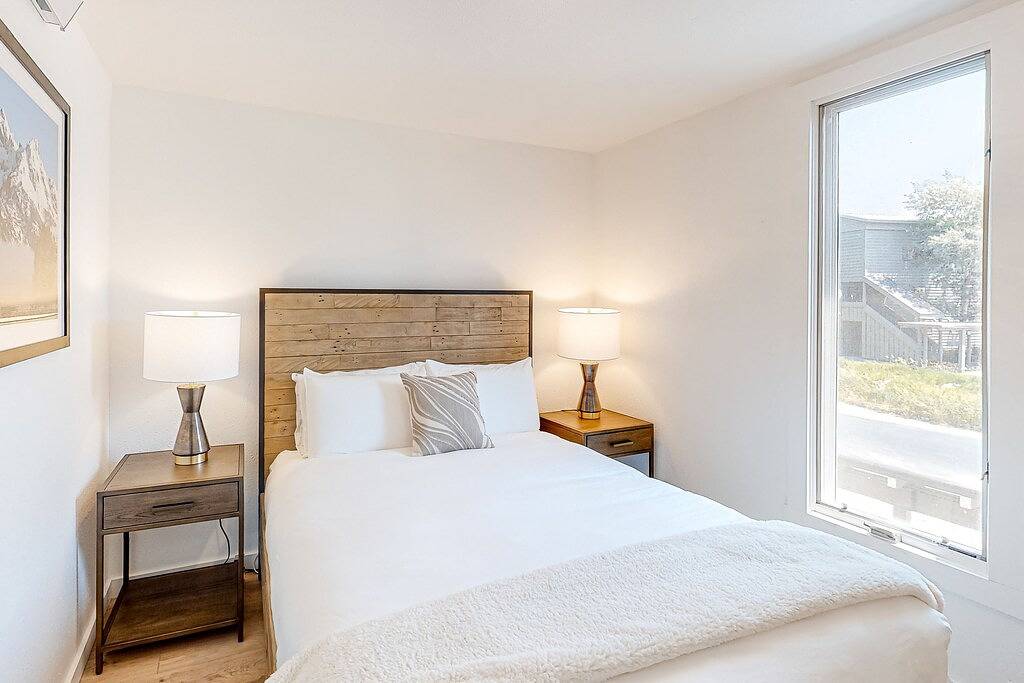 Ganze Wohnung, Gorgeous, modern mountain view condo with deck & great kitchen in Moose Wilson Road, Grand Teton Nationalpark