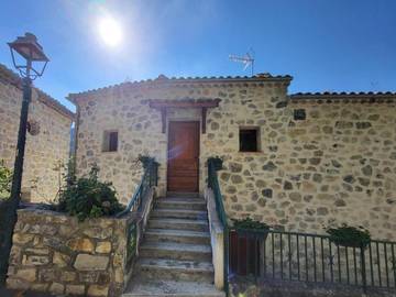 Gîte pour 6 personnes, avec balcon dans Bairols
