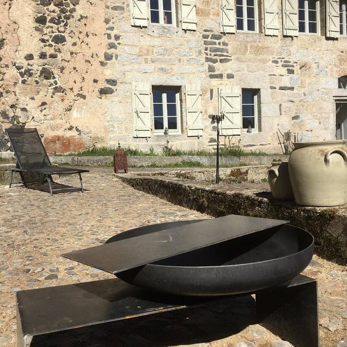 Location de vacances pour 14 personnes, avec Terrasse ainsi que Jardin et Vue à Saint-Urcize