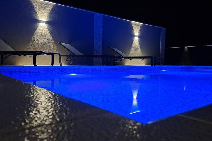 Ferienhaus für 16 Personen, mit Pool und Balkon/Terrasse, mit Haustier in Maslenica