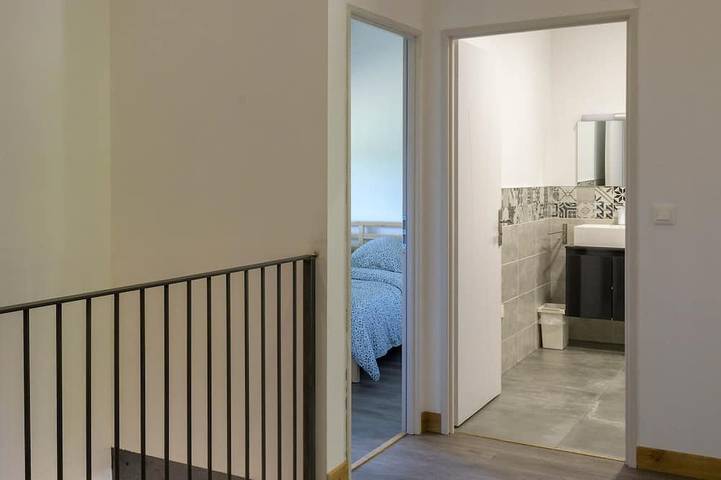 Location de vacances pour 10 personnes, avec terrasse ainsi que piscine et jardin à Fontcouverte - 4