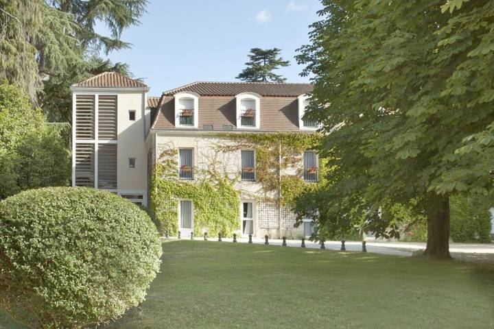 Hôtel pour 2 personnes, avec sauna et piscine ainsi que jardin et vue, animaux acceptés à Chancelade - 2