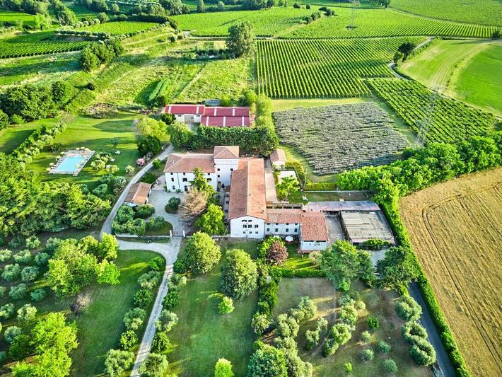 Agriturismo per 3 persone, con piscina e giardino in Lazise