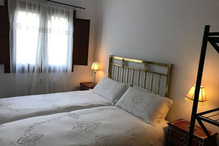 Superbe villa idéale pour groupes : piscine, wifi, climatisation, vue sur mer. in Frigiliana, Costa del Sol