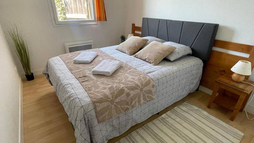Gîte pour 3 personnes, avec Terrasse et Piscine à Égletons - 4