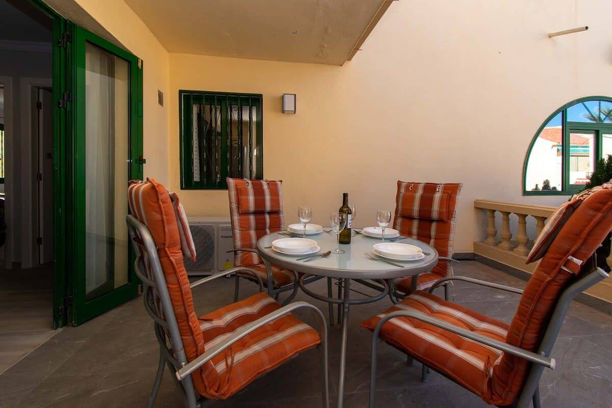 Apartamento entero, Apartamento de vacaciones para 4 personas con balcón/terraza in San Eugenio Alto, Adeje