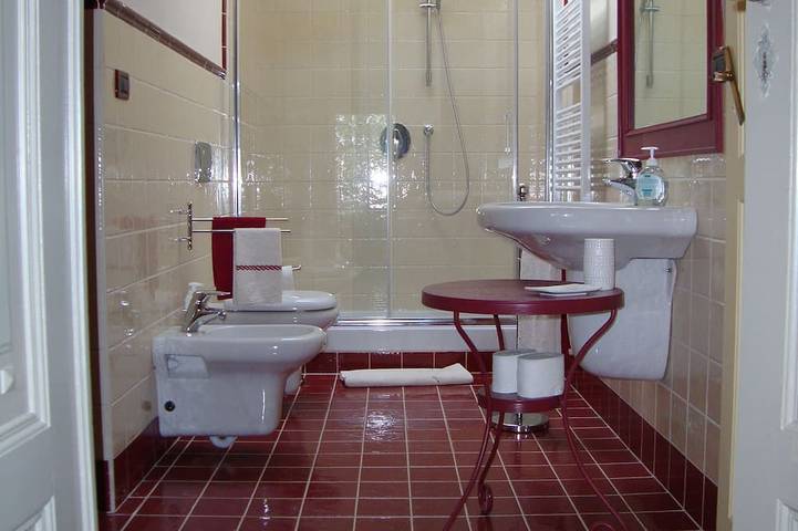 Location de vacances pour 6 personnes, avec piscine et balcon ainsi que jardin et jacuzzi à Pignerol - 4