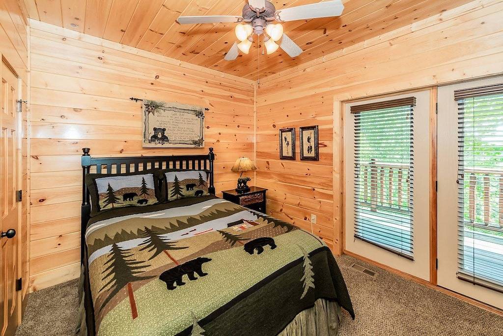 Pine Cone Lodge ~ Aussicht, Whirlpool, Kamin, Spielzimmer mit Billardtisch, Minuten zu Pigeon Forge! in Waldens Creek, Pigeon Forge