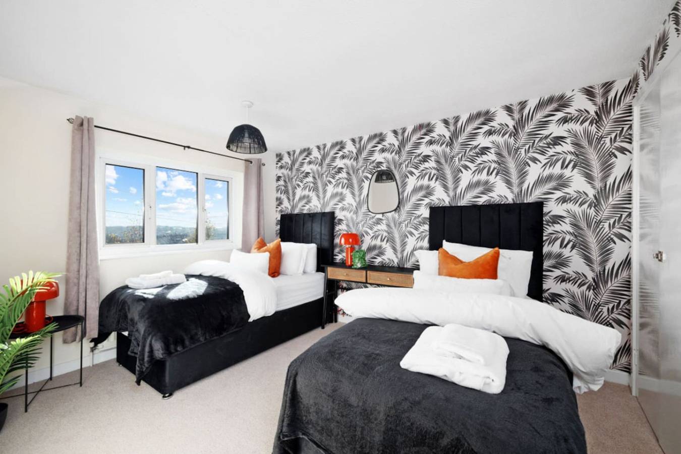 Newly Renovated 3Br House Perfect for Families or Contractors in Plymouth, South West England