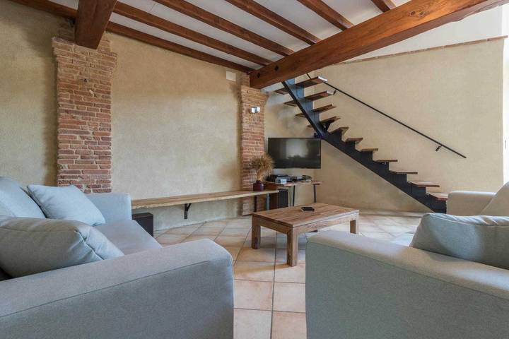 Gîte pour 8 personnes, avec piscine ainsi que terrasse et jardin à Gardouch - 4