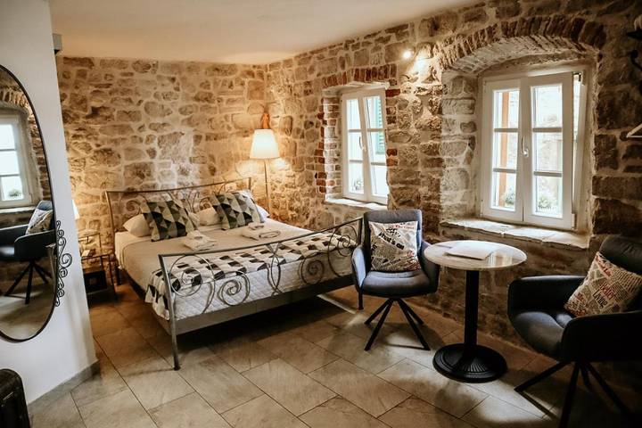 Maison d’hôte pour 3 personnes, avec terrasse et vue à Šibenik