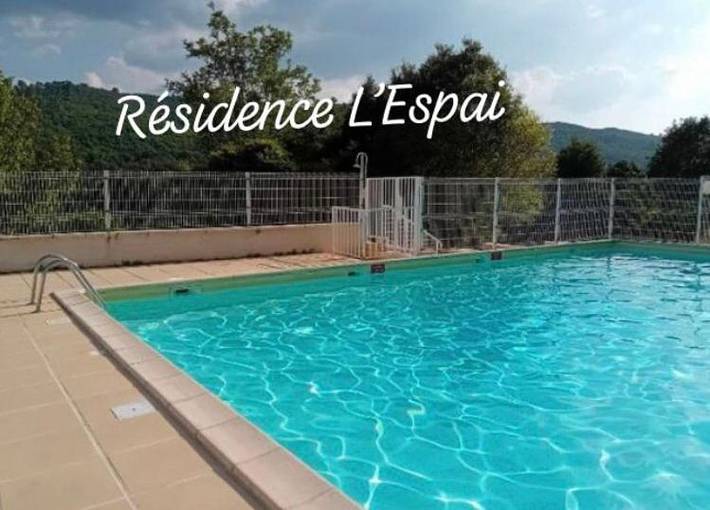 Location de vacances pour 4 personnes, avec piscine ainsi que terrasse et vue à Saint-Martin-de-Brômes