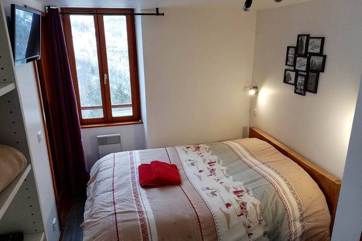 Entire apartment, Gîte 1- 8 persons- 4 bedrooms- Covered terrace in Valmeinier, Saint-Jean-de-Maurienne region