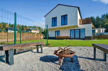 Ferienwohnung für 2 Personen, mit Ausblick und Garten in Lipno