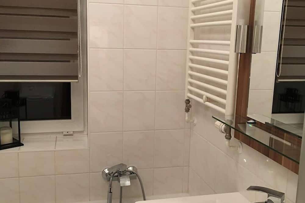 Ganze Wohnung, Villa Linde - Hochwertig ausgestatte 2. Raum Wohnung direkt im Zentrum in Bernburg, Region Salzlandkreis