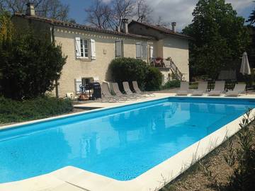 Gîte pour 8 personnes, avec terrasse ainsi que jardin et piscine, animaux acceptés à Verzeille