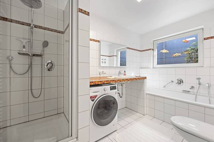 Ganze Wohnung, Helle 3 Zimmer Maisonette-Wohnung mit 2 Terrassen nahe Schön Klinik Vogtareuth in Stephanskirchen, Landkreis Rosenheim