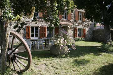 Maison de vacances pour 6 personnes, avec jardin ainsi que terrasse et vue à Naussac