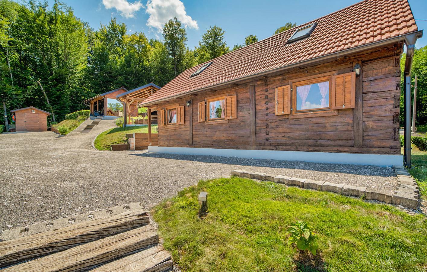 Charmant appartement van 85 m² met terras, wifi en op 1 km van de rivier de Korana in Karlovac, Karlovac region