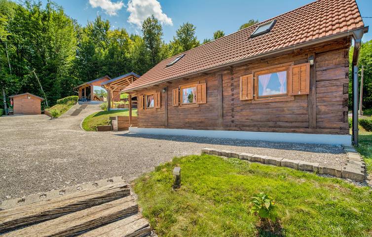 Reizende 85 m² große Wohnung mit Terrasse, WLAN und 1 km Entfernung zum Fluss Korana in Karlovac, Karlovac und Umgebung