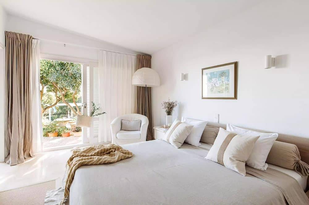 Cozy Villa in Front of the Turquoise sea in Cala Provençal, Capdepera