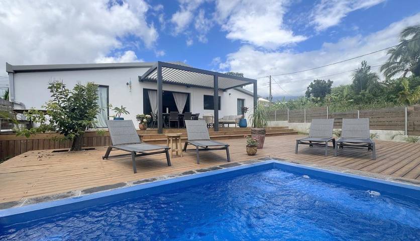 Villa pour 6 personnes, avec piscine ainsi que jardin et vue