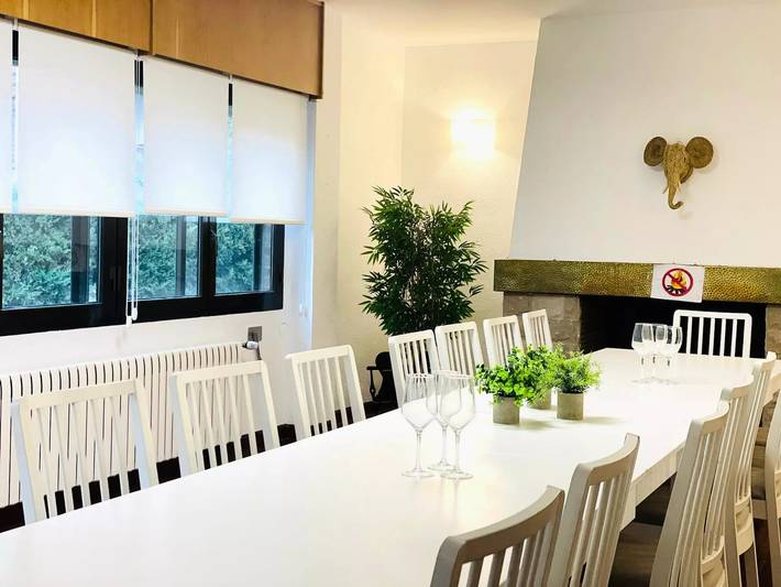 Chalet para 17 personas, con Balcón y Terraza además de Jacuzzi y Jardín en Provincia de Huesca - 4