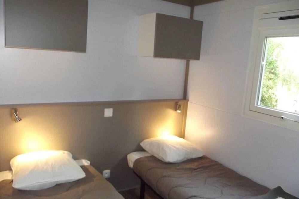 Zecamping 4 étoiles animé piscine chauffée pet friendly chalet Tv Lv in Le Grand-Serre, Région de Valence