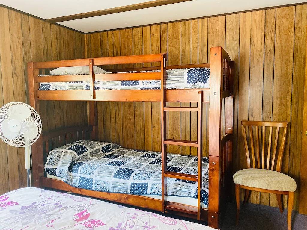 4Bedrm Sleeps 12 Winnipesaukee Waterfront gradual sandy sloped shoreline Pets Ok in Moultonborough, Lake Winnipesaukee