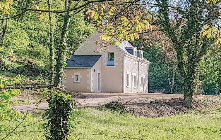 Apt douillet de 132m² avec lave-linge, parking, TV et Internet - 1.5km de Cravant-les-Côteaux in Cravant-les-Côteaux, Vallée de la Loire