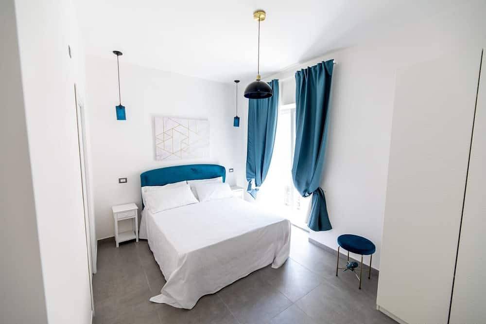 Entire apartment, Superior Double Room with Shared Terrace, Wi-Fi, and Air Conditioning in Vietri sul Mare, Amalfi Coast