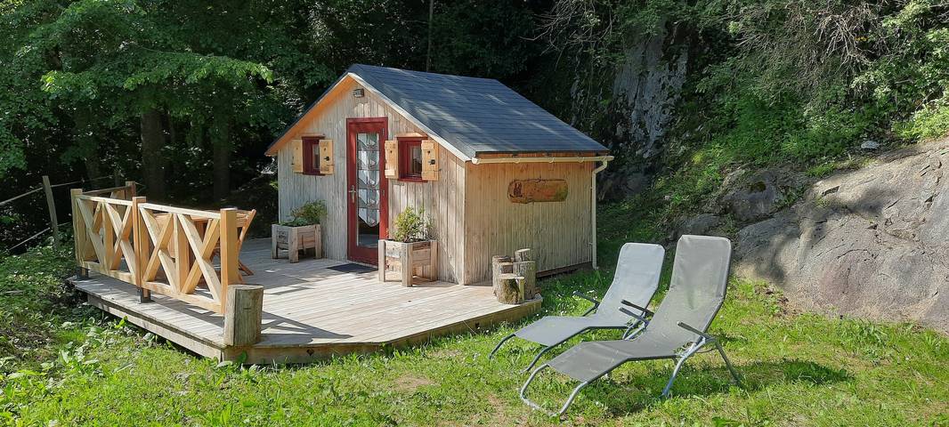 Cabaña 'Gavarnie, Sanitaire Camping' con vistas a la montaña, terraza privada y wifi in Gèdre, Gavarnie-Gèdre
