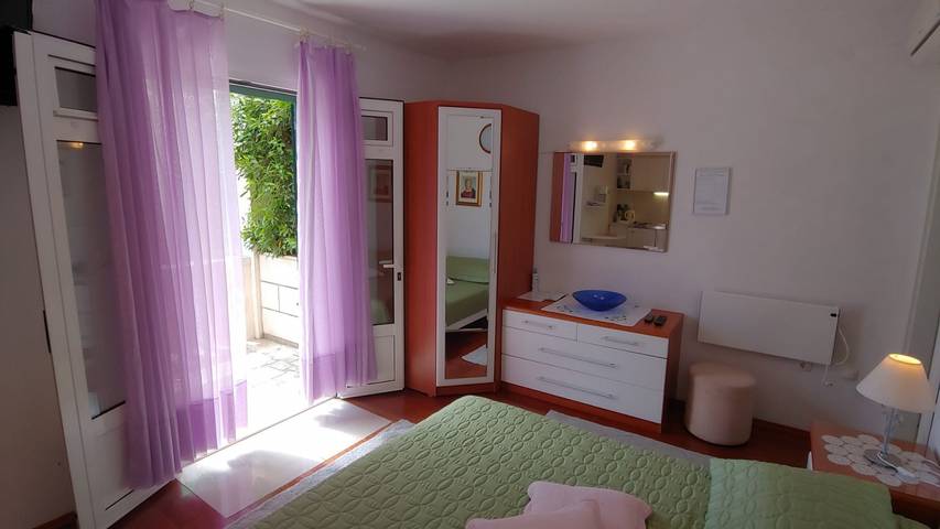 Vacation rental for 2 people, with Terrace in Bol