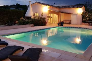 Location de vacances pour 4 personnes, avec terrasse et jardin à Cardet