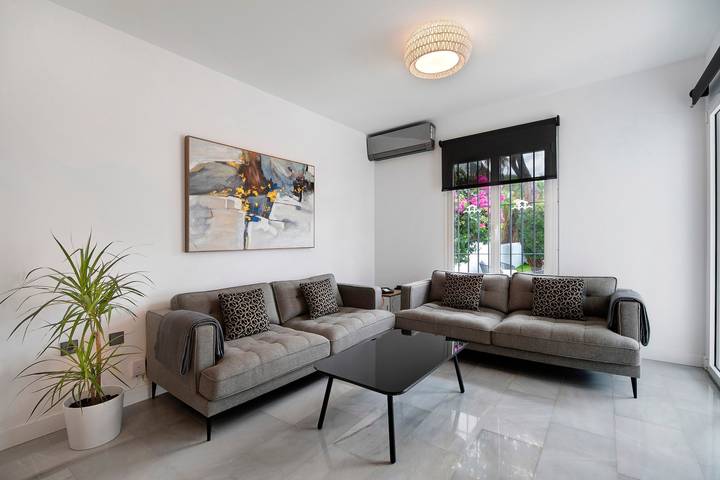 Apartamento entero, Apartamento 'Maria Del Mar Sea' con piscina compartida, Wi-Fi y aire acondicionado in Sancti Petri, Chiclana de la Frontera