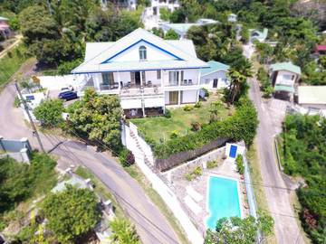 Maison d’hôte pour 3 personnes, avec piscine et jardin dans Mahé