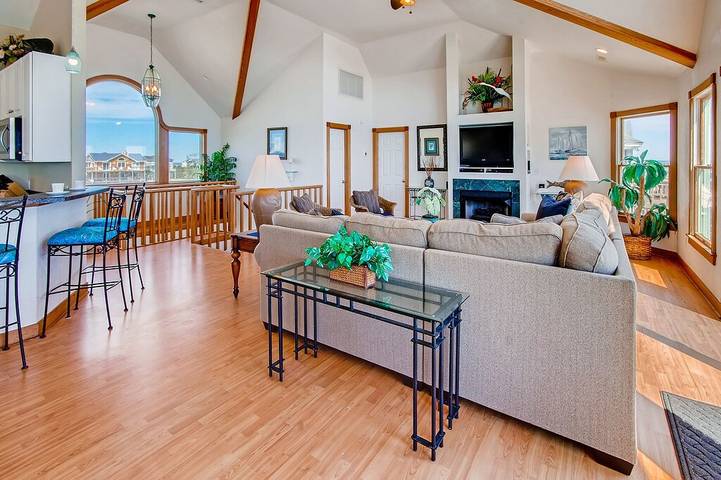 Vacation rental for 18 people, with hot tub and balcony in Rodanthe