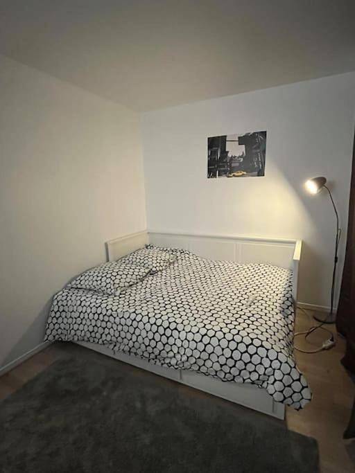 Appartement entier, Studio 28 m2 & jardin privatif 20 m2 in Montigny-le-Bretonneux, Yvelines