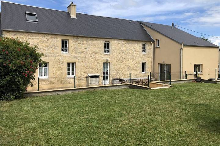 Location de vacances pour 14 personnes, avec jardin et terrasse à Mandeville-en-Bessin