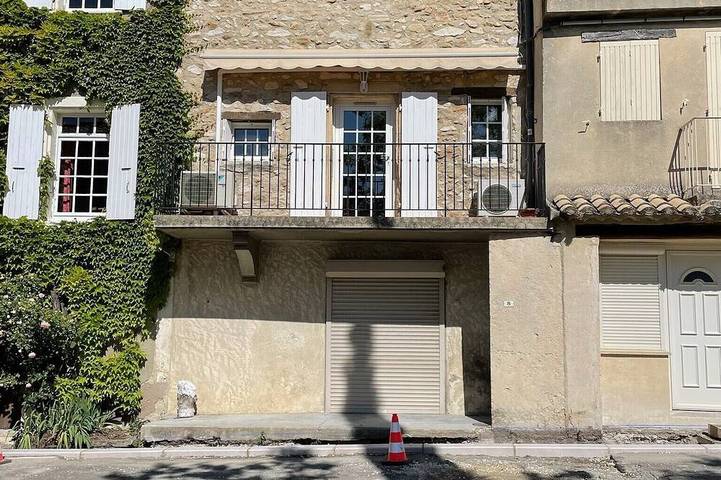 Location de vacances pour 4 personnes, avec balcon à Rousset-les-Vignes