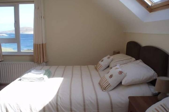 Luxuriöses Ferienhaus mit Privat Pebble Beach & Free Wifi. in Rosguill ED, County Donegal