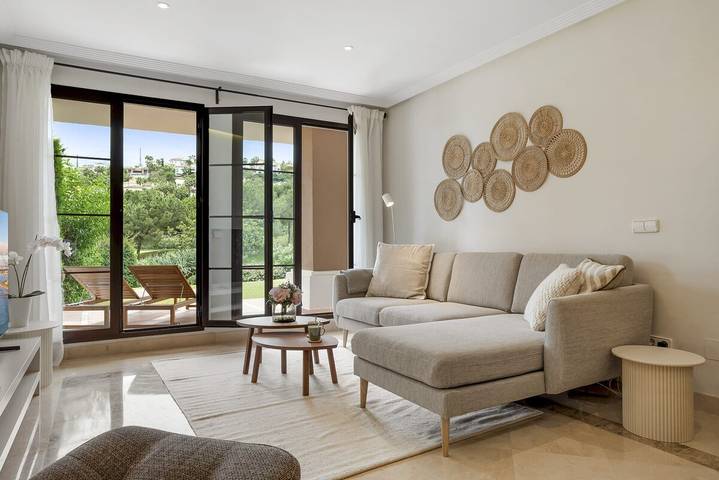 Entire apartment, La Vida Dorada | Garden - Pool - Terrace in Los Arqueros Golf and Country Club, Benahavís