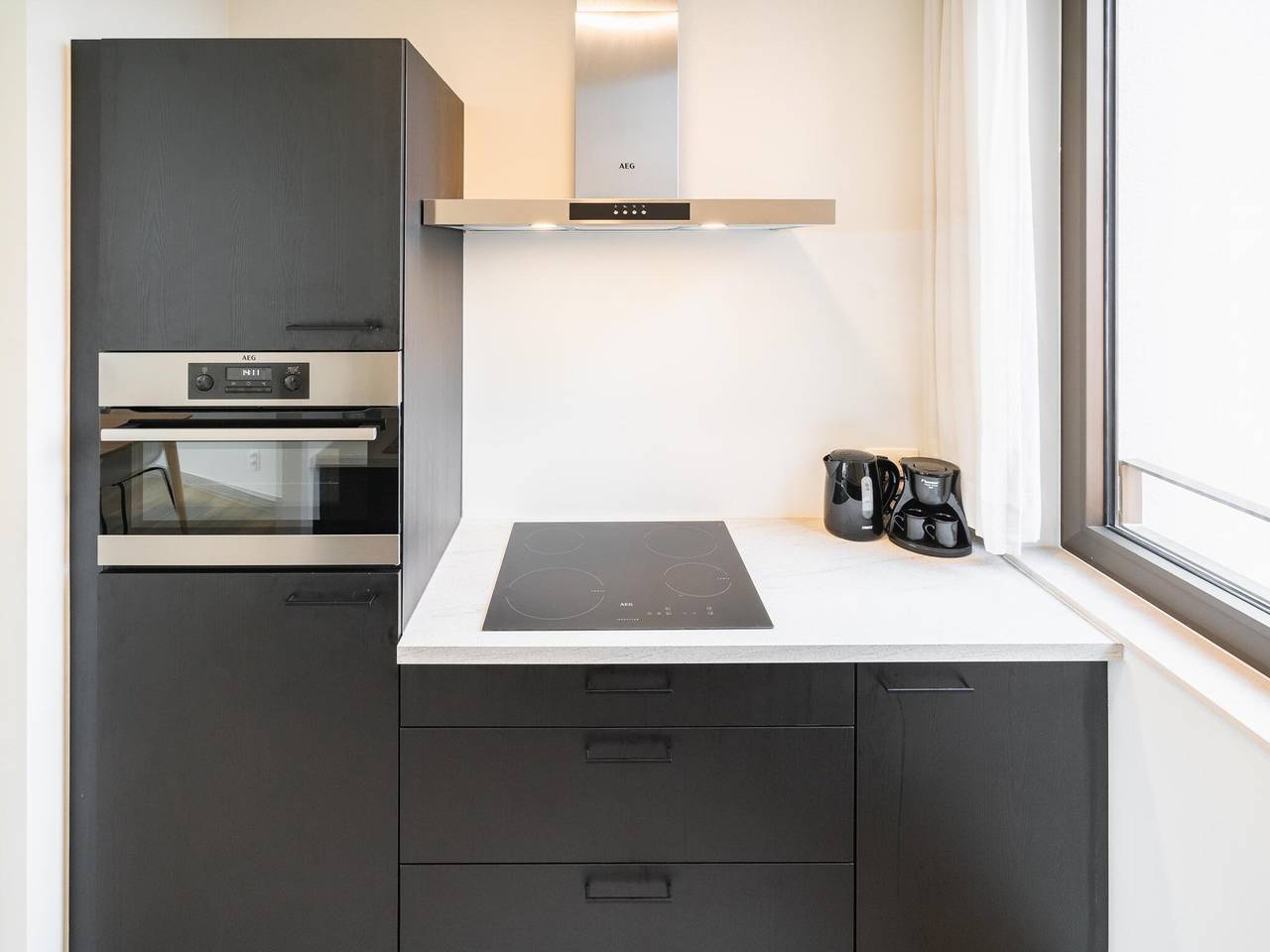 Apartamento entero, Amplio refugio urbano con balcón. in Amberes, Región de Amberes