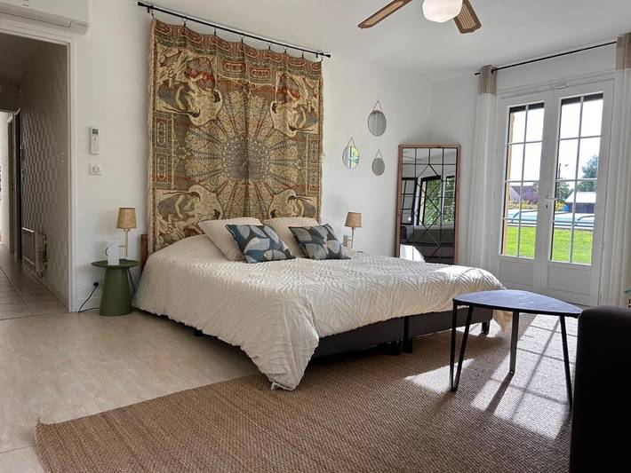 Location de vacances pour 2 personnes, avec Terrasse et Jardin ainsi que Piscine et Vue dans Cailly-sur-Eure