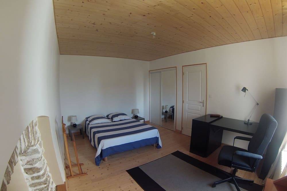 Typisches Haus, komplett renoviert, komfortabel und warm. in Plonéour-Lanvern, Quimper und Umgebung