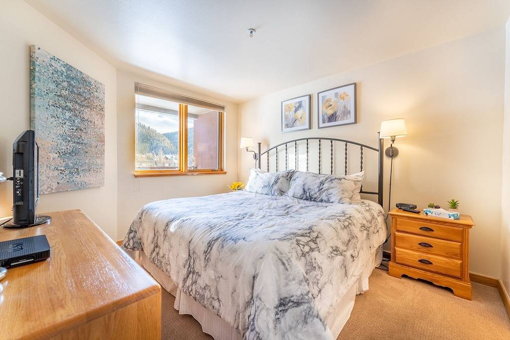Ganze Wohnung, Ideally Located Lakeside Condo w/ Mountain & Lake Views from Private Balcony! in Arapahoe Basin
