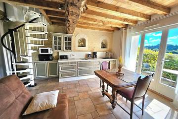 Gîte pour 2 personnes, avec jacuzzi et terrasse à Colonard-Corubert
