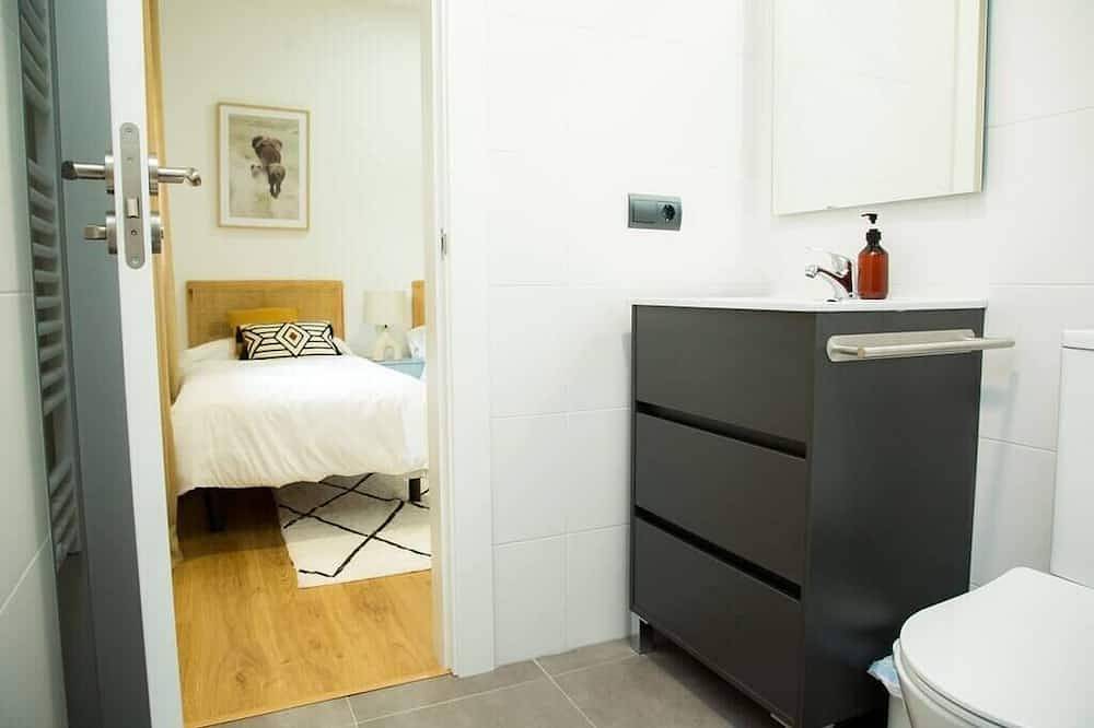 Entire apartment, Bright New Apartment - Green area/Cozy/Quiet/Wifi in Valladolid, Valladolid Province